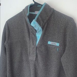 Women’s Colombia pull over!!❄️